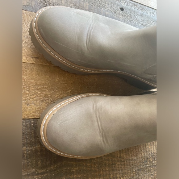 DV By Dolce Vita Taupe Chelsea Boot Womens Size 6 Style Lobera Round Toe - Picture 7 of 7